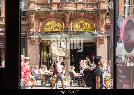 L'Argyll Arcade, Buchanan Street, Glasgow, Scotland, UK (comme vu à la sortie de Frasers department store) Banque D'Images