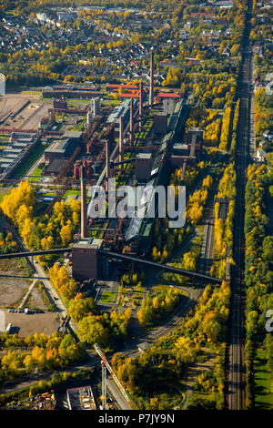 Cokerie Zollverein en automne, Patrimoine Mondial Culturel Zeche Zollverein, Essen, Essen, Ruhr Rhénanie du Nord-Westphalie, Allemagne Banque D'Images