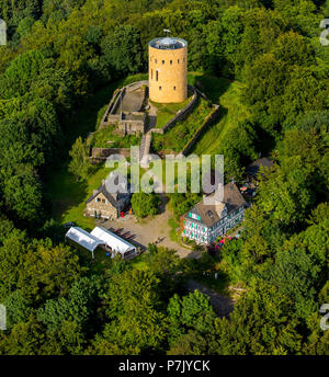 Ginsburg à Grund avec maison à colombages dans le Siegerland, Heimbach, Rothaargebirge, au sud de la Westphalie, Rhénanie-Palatinat, Allemagne Banque D'Images