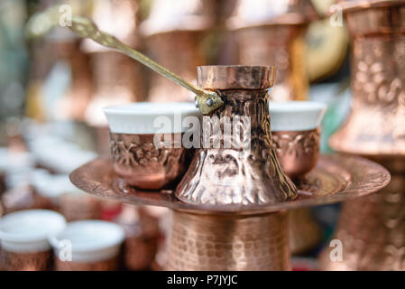 Des cafetières en cuivre artisanal traditionnel, Sarajevo, Bosnie et Herzégovine Banque D'Images