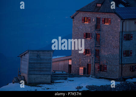 L'humeur du soir à Watzmannhaus, Alpes de Berchtesgaden, Upper Bavaria, Bavaria, Germany Banque D'Images