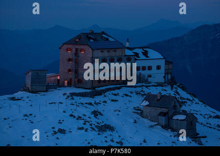 L'humeur du soir à Watzmannhaus, Alpes de Berchtesgaden, Upper Bavaria, Bavaria, Germany Banque D'Images