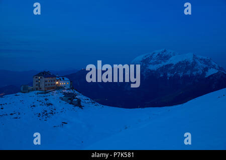 L'humeur du soir à Watzmannhaus, Alpes de Berchtesgaden, Upper Bavaria, Bavaria, Germany Banque D'Images