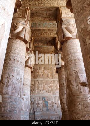 Temple de Dendérah, DEDICADO A LA DIOSA HATHOR. Banque D'Images