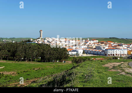 La petite ville pittoresque de Vila do Bispo avec son joli centre-ville, non loin de la côte sauvage de l'Atlantique Banque D'Images