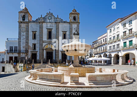 Igreja de Santo Antão (église), Praça do Giraldo (place du marché d'Évora), District d'Évora, Portugal, Europe Banque D'Images