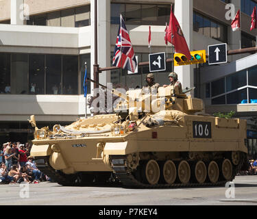 Calgary, Canada. 6 juillet, 2018. Forces armées canadiennes participent au défilé du Stampede de Calgary. Le défilé dans le centre-ville commence le Stampede de Calgary chaque année. Rosanne Tackaberry/Alamy Live News Banque D'Images