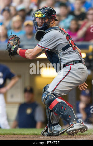 Milwaukee, WI, USA. 5 juillet, 2018. Atlanta Braves catcher Tyler Fleurs # 25 en action au cours de la partie de baseball de ligue majeure entre les Milwaukee Brewers et les Braves d'Atlanta au Miller Park de Milwaukee, WI. John Fisher/CSM/Alamy Live News Banque D'Images