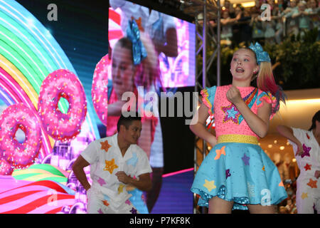 Sydney, NSW, Australie. 7 juillet, 2018. Nickelodeon américain et les médias sociaux superstarJoJo Siwa l'exécution pour les fans à Parramatta Westfield le 7 juillet 2018 à Sydney Australie Crédit : Christopher Khoury/presse australienne/ZUMA/Alamy Fil Live News Banque D'Images