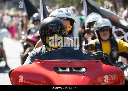 République tchèque. 7 juillet 2018. Des milliers de pilotes de Harley Davidson a célébré le 115e anniversaire de Harley Davidson avec un défilé de motos à Prague, République tchèque. - Pas de service de fil - Photo : Jan A. Nicolas/dpa dpa : Crédit photo alliance/Alamy Live News Banque D'Images