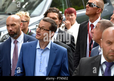 Karlovy Vary, République tchèque. Le 06 juillet, 2018. Le premier ministre tchèque Andrej Babis (à droite, regarde à gauche) rencontre avec le Premier ministre polonais, Mateusz Morawiecki (au centre, à l'avant) dans la région de Karlovy Vary, République tchèque, le 6 juillet 2018. Babis et Morawiecki a convenu que les deux pays étaient très bonnes relations et qu'ils partagent leurs vues de près les problèmes de l'UE. Credit : Slavomir Kubes/CTK Photo/Alamy Live News Banque D'Images