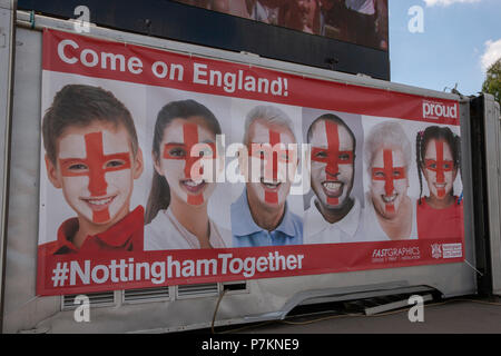Nottingham, Royaume-Uni. 7 juillet 2018. Les amateurs de football regarder l'Angleterre v la Coupe du Monde de la FIFA 2018 la Suède à un jeu de dépistage en plein air dans le parc du château de Nottingham, Credit : Crédit : Gareth Gareth Tibbles Tibbles/Alamy Live News Crédit : Gareth Tibbles/Alamy Live News Banque D'Images