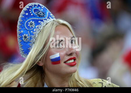 Sochi, Russie. 7 juillet 2018. Coupe du Monde de la FIFA, quart-de-finale entre la Russie et la Croatie au stade Fisht. Un ventilateur de la Russie dans les stands. Photo : Christian Charisius/dpa dpa : Crédit photo alliance/Alamy Live News Banque D'Images