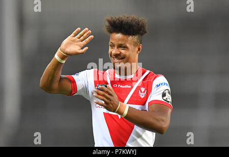 St Helens' Regan Grace applaudit les fans après le match de Super League Betfred Le Stade totalement méchants, St Helens. Banque D'Images