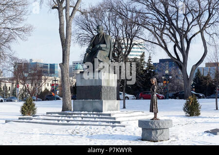 Winnipeg, Manitoba, Canada - 2014-11-21 : la place de l'Ukraine. Taras Shevchenko et génocide de l'Holodomor monuments historiques en raison de la construction de l'Assemblée législative du Manitoba Banque D'Images