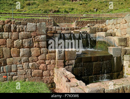 L'ancienne fontaine dans le complexe archéologique de Tipon, l'Inca à Cuzco reste agricole région du Pérou Banque D'Images