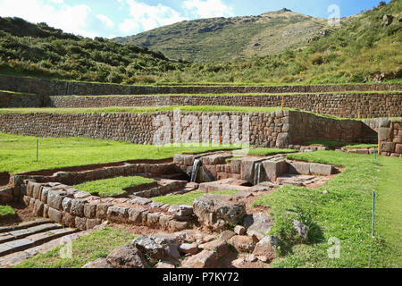 Le reste de l'eau en plein air satellite de Tipon, site archéologique dans la Vallée Sacrée, Cuzco, Pérou région Banque D'Images