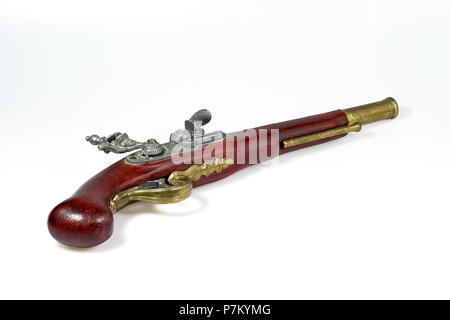 Réplique d'un vieux fusil sur fond blanc Banque D'Images