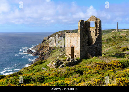 Ruines de l'ancienne mine de côte rocheuse, ancienne mine d'étain, Botallack Mine, St Just en Penwith, Cornwall, Angleterre, Royaume-Uni Banque D'Images