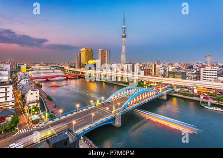 Tokyo, Japon ville sur Asakusa au crépuscule. Banque D'Images