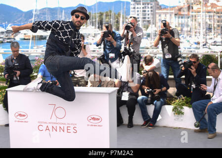 19 mai 2017 - Cannes, France : JR participe à la 'Visages, Villages, une séance au cours de la 70e festival de Cannes. JR lors du 70eme Festival de Cannes. *** FRANCE / PAS DE VENTES DE MÉDIAS FRANÇAIS *** Banque D'Images