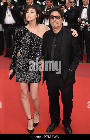 21 mai 2017 - Cannes, France : Charlotte Gainsbourg et Yvan Attal assister à la 'l'Meyerowitz Stories' premiere pendant le 70e festival de Cannes. Charlotte Gainsbourg et Yvan Attal lors du 70eme Festival de Cannes. *** FRANCE / PAS DE VENTES DE MÉDIAS FRANÇAIS *** Banque D'Images