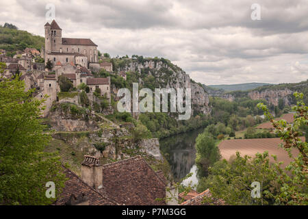 Site d'artiste de Saint-Cirq-Lapopie au bord de la Dordogne, Aquitaine, France Banque D'Images