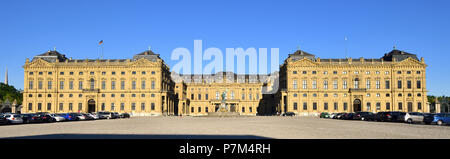 Allemagne, Berlin, région de Franconie, Würzburg, Residenzplatz, fontaine de la Franconie (Frankoniabrunnen) en face de la résidence de Wurtzbourg le dix-huitième siècle (Residenz), de style baroque, classée au Patrimoine Mondial de l'UNESCO Banque D'Images