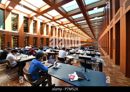 Allemagne, Berlin, Mitte, Jacob und Wilhelm Grimm Zentrum, la bibliothèque de l'Université Humboldt, construit par l'architecte suisse Max Dudler, inaugurée en 2009 Banque D'Images