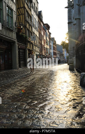 France, Seine Maritime, Rouen, la rue médiévale Martainville à côté de l'église St Maclou Banque D'Images