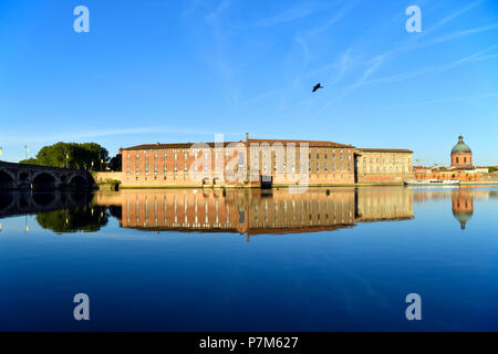 France, Haute Garonne, Toulouse, Garonne banques, l'Hôtel-Dieu St Jacques, classé au Patrimoine Mondial par l'UNESCO et le dôme de Saint Joseph de la Grave Hôpital Banque D'Images