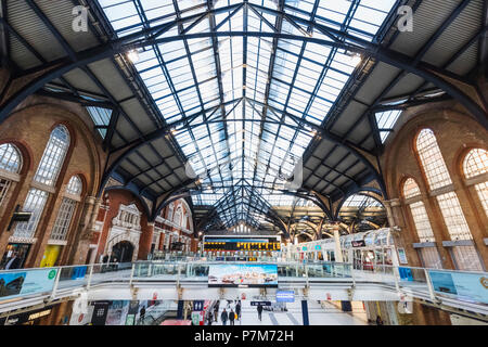 L'Angleterre, Londres, Liverpool Street Station, hall de gare Banque D'Images