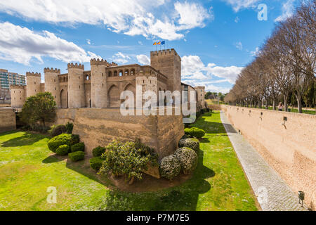 Vue extérieure de l'Aljaferia palace. Zaragoza, Aragon, Espagne, Europe Banque D'Images