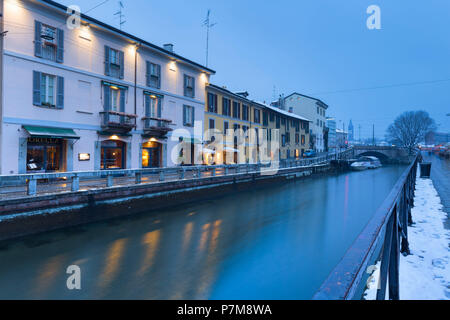 Le Naviglio Grande après une chute de neige au cours de la brunante, Milan, Lombardie, Italie du Nord, Italie, Banque D'Images