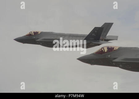 Le lieutenant Gen Mark Kelly, commandant de l'Armée de l'air 12e, dirige une formation de F-35 Lightning II, à partir de la 388e Escadre de chasse, Hill Air Force Base, Utah, et F-15E Strike Eagles, affecté à la 366e Escadre de chasse, Mountain Home Air Force Base, Texas au cours de l'essai de l'Utah et gamme de formation, le 3 juillet 2018. Le lieutenant Gen Kelly était sur son dernier vol en tant que commandant de la 12e armée de l'air. (U.S. Air Force photo par un membre de la 1re classe Codie Trimble) Banque D'Images