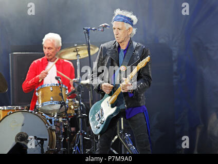 Les Rolling Stones Sur scène leur "non filtre' tour à Old Trafford Manchester comprend : les Rolling Stones, Keith Richards, Charlie Watts Où : Manchester, Royaume-Uni Quand : 05 Juin 2018 Crédit : Sakura/WENN.com Banque D'Images