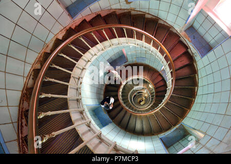 France, Charente Maritime, la Côte Sauvage, la pointe de la Coubre, le phare de la Coubre La Tremblade, au nord de l'estuaire de la Gironde, escalier Banque D'Images