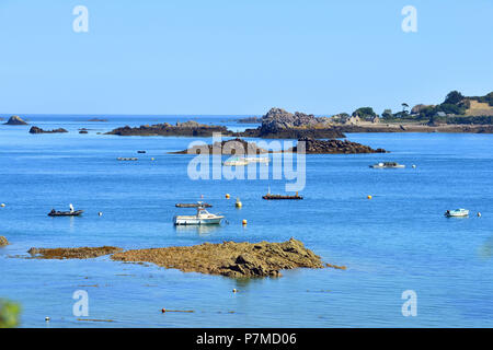 France, Cotes d'Armor, Paimpol, Pors Even, l'estuaire du Trieux et de nombreux îlots et rochers Banque D'Images