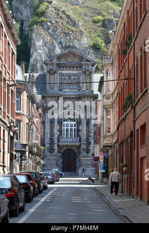 Là où la route se termine près de Notre Dame de Dinant et citadelle de Dinant Banque D'Images