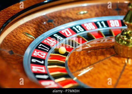 Roue de roulette dans un casino. Close up Banque D'Images