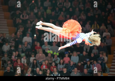 Biélorussie, Minsk, Avril 1, 2018. Cirque d'état de Gomel. Performance de l'équipe du cirque Nikouline de Moscou. Banque D'Images