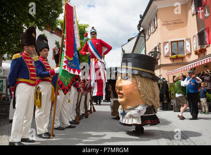 L'Autriche, l'état de Salzbourg, Lungau region, Mauterndorf, Samson Samson, procession, géant, nain femelle, parade, Banque D'Images