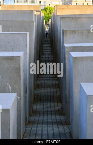 Allemagne, Berlin, Mitte, Holocaust Mahnmal / Holocaust Memorial pour les victimes de l'Holocauste par l'architecte Peter Eisenmann Banque D'Images