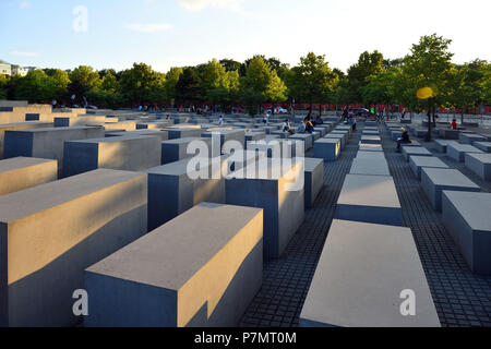 Allemagne, Berlin, Mitte, Holocaust Mahnmal / Holocaust Memorial pour les victimes de l'Holocauste par l'architecte Peter Eisenmann Banque D'Images