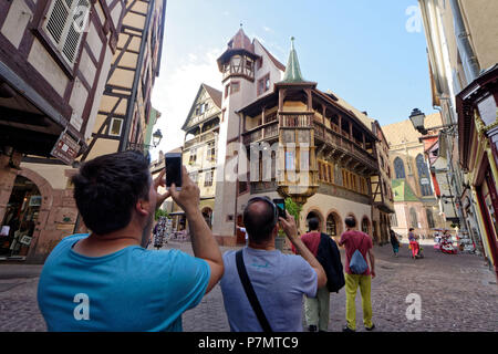 La France, Haut Rhin, Alsace Route des Vins, Colmar, La Maison Pfister avec style Renaissance (1537) dans la rue des Marchands Banque D'Images