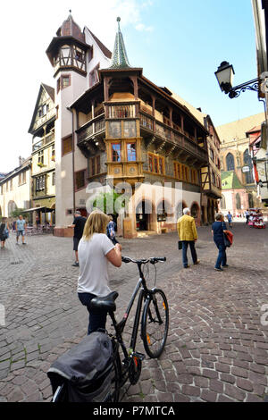 La France, Haut Rhin, Alsace Route des Vins, Colmar, La Maison Pfister avec style Renaissance (1537) dans la rue des Marchands Banque D'Images