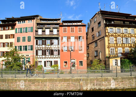 La France, Bas Rhin, Strasbourg, vieille ville classée au Patrimoine Mondial de l'UNESCO, du quartier de la Petite France, verrou sur l'Ill vers le Quai des Moulins Banque D'Images