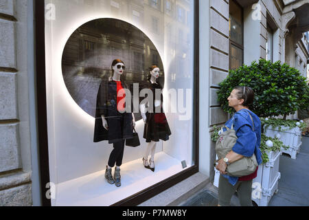 L'Italie, Lombardie, Milan, Quadrilateral, Dior boutique dans la Via Monte Napoleone Banque D'Images