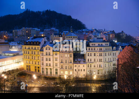 En République tchèque, en Bohême de l'ouest, de la vieille ville historique de Karlovy Vary, Karlovy Vary, Trzni Kolonada (marché Colonnade) datant de 1883 Banque D'Images