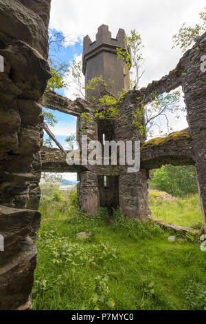 Ruines du château, le Parc National de Killarney, comté de Kerry, Irlande Banque D'Images